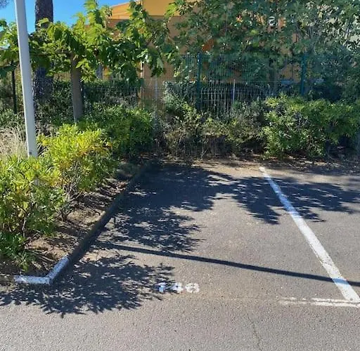 T2 Avec Piscine Proche アグド