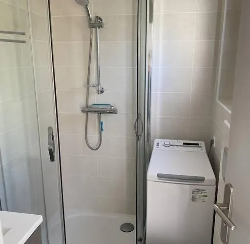 T2 Avec Piscine Proche *