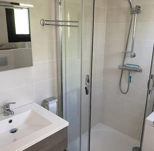 T2 Avec Piscine Proche *